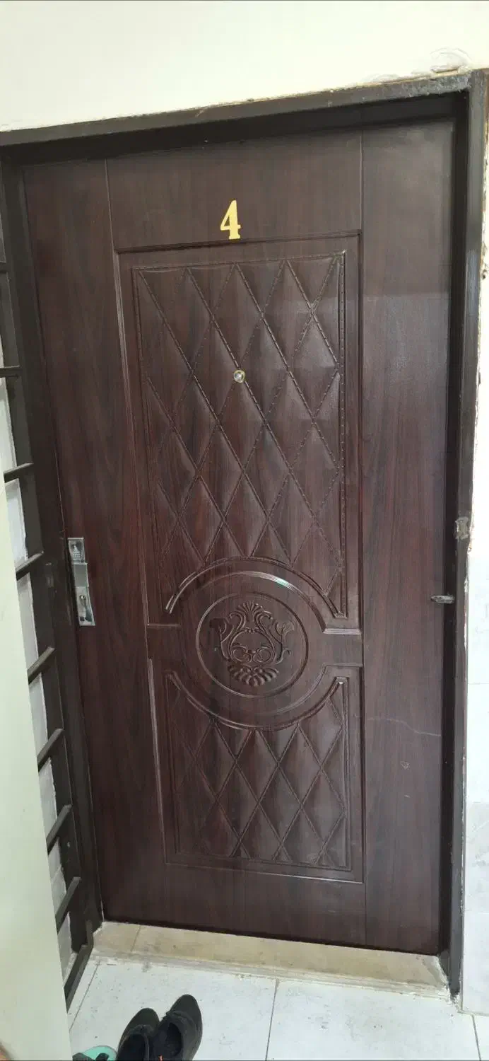 درب ورودی چوبی کاملا سالم|مصالح و تجهیزات ساختمان|اشتهارد, |دیوار