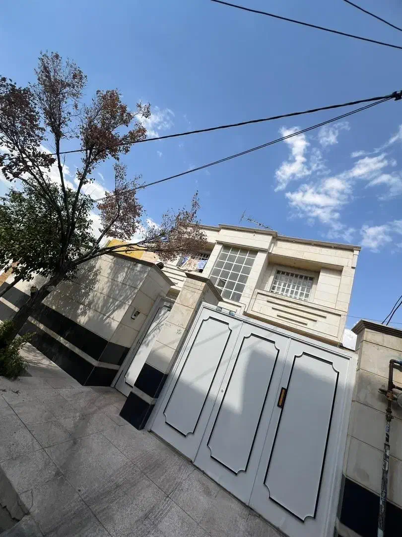 منزل ۲۰۰ متریدرب از حیاط مجزا|فروش خانه و ویلا|شیراز, شهرک مطهری|دیوار