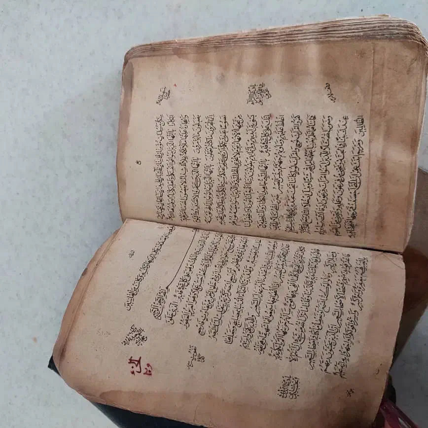 کتاب قرآن بیش از ۳۰۰ سال قدمت|کتاب و مجله تاریخی|اردبیل, |دیوار