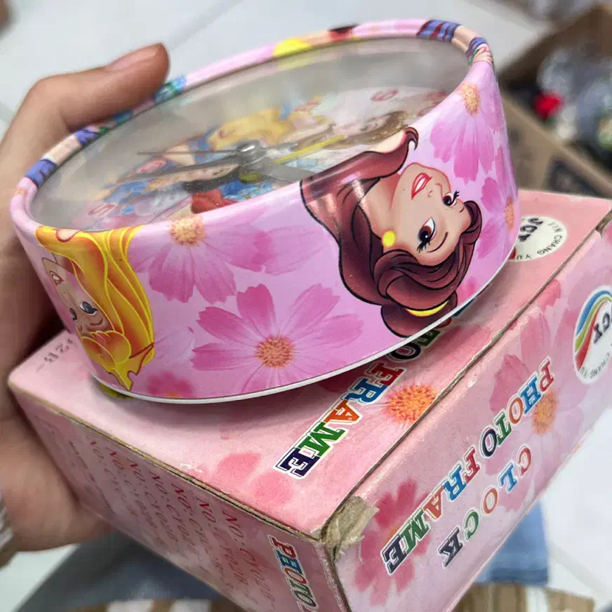 ساعت بچگانه با جعبه نو|ساعت|میانه, |دیوار