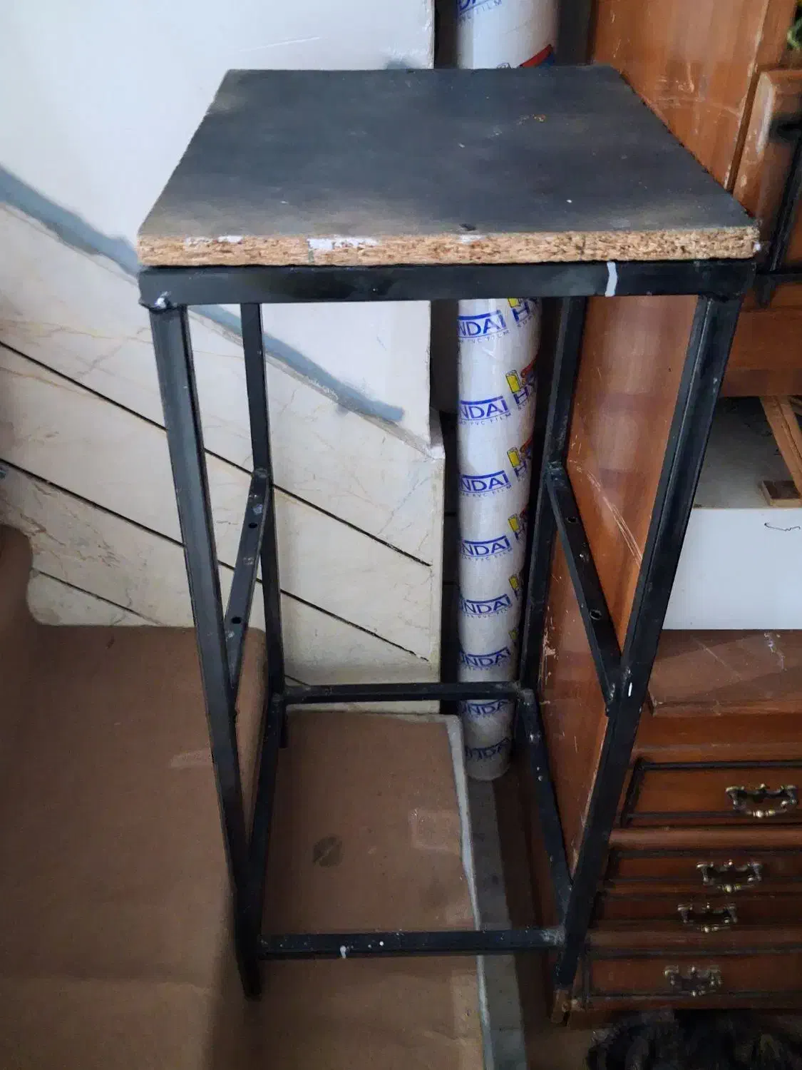 چهار پایه|صندلی و نیمکت|خمینی‌شهر, |دیوار