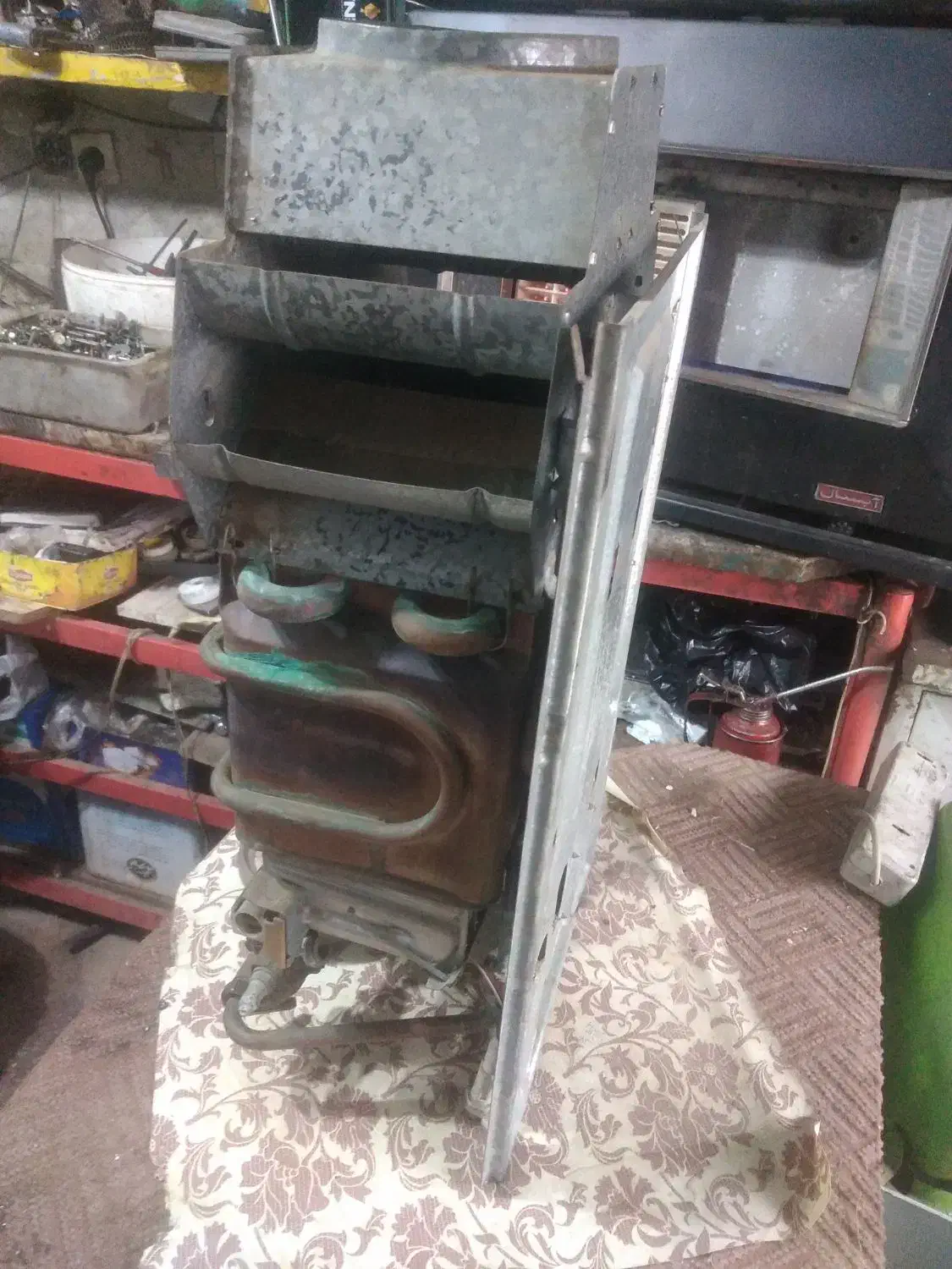 ابگرمکن دیواری بوتان بی 115 سالم|آبگرمکن، پکیج، شوفاژ|بروجرد, |دیوار