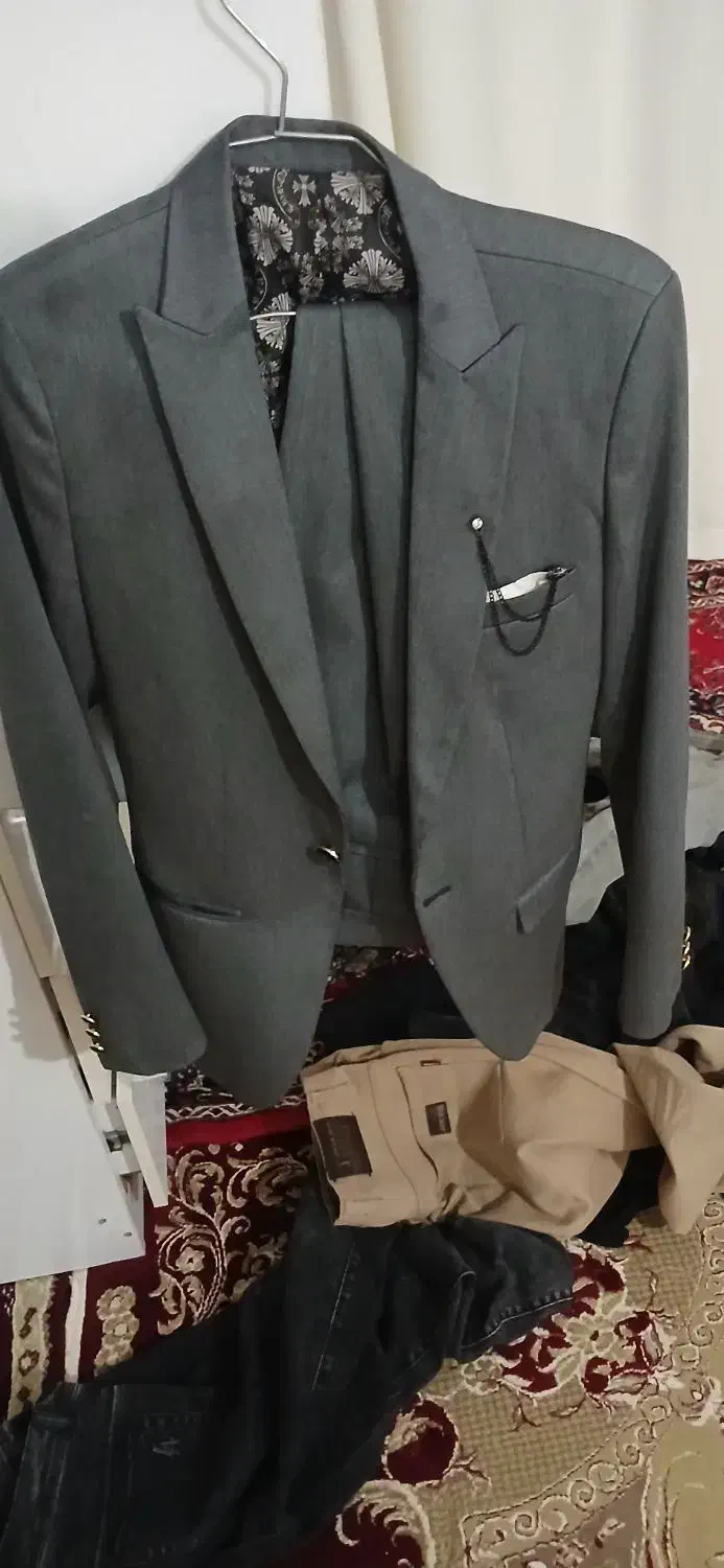 کت و شلوار|لباس|قروه, |دیوار