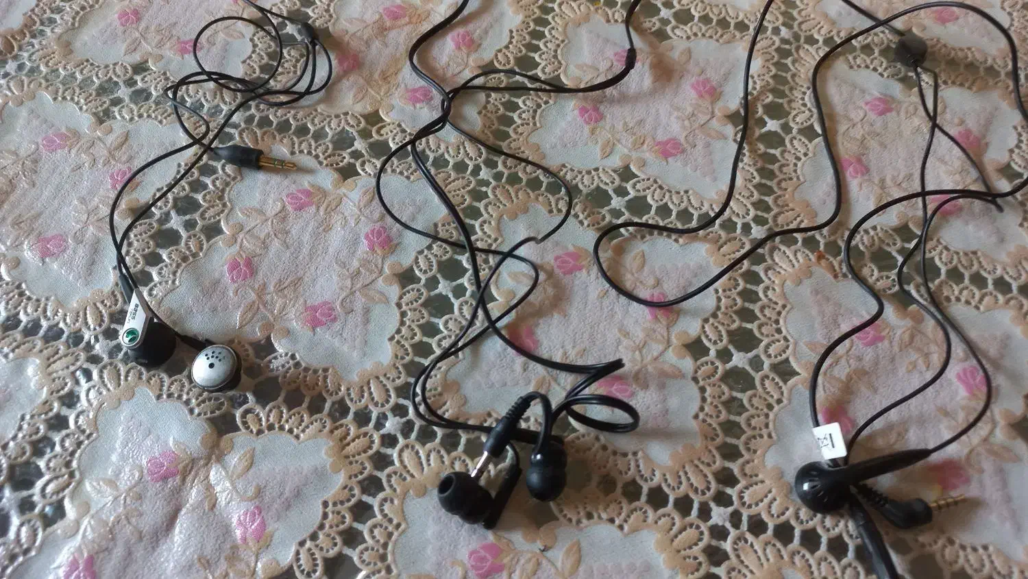 هندزفری بلوتوثی بی سیم با کیس شارژ|پخش‌کننده همراه|اصفهان, ملک‌شهر|دیوار