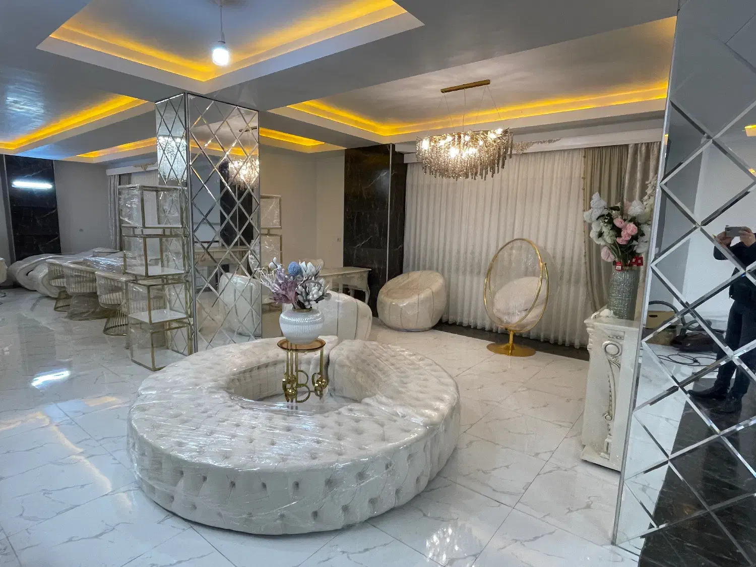 استخدام نظافتچی و خدمات سالن زیبایی|استخدام سرایداری و نظافت|نور, |دیوار