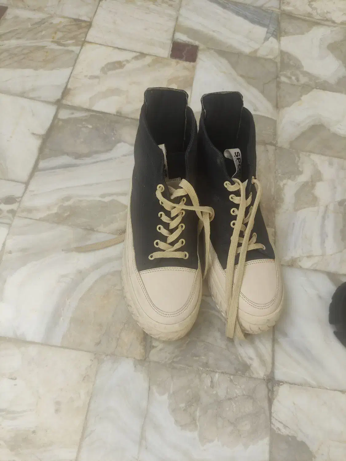 کفش|کیف، کفش، کمربند|نجفآباد, منتظری شمالی|دیوار