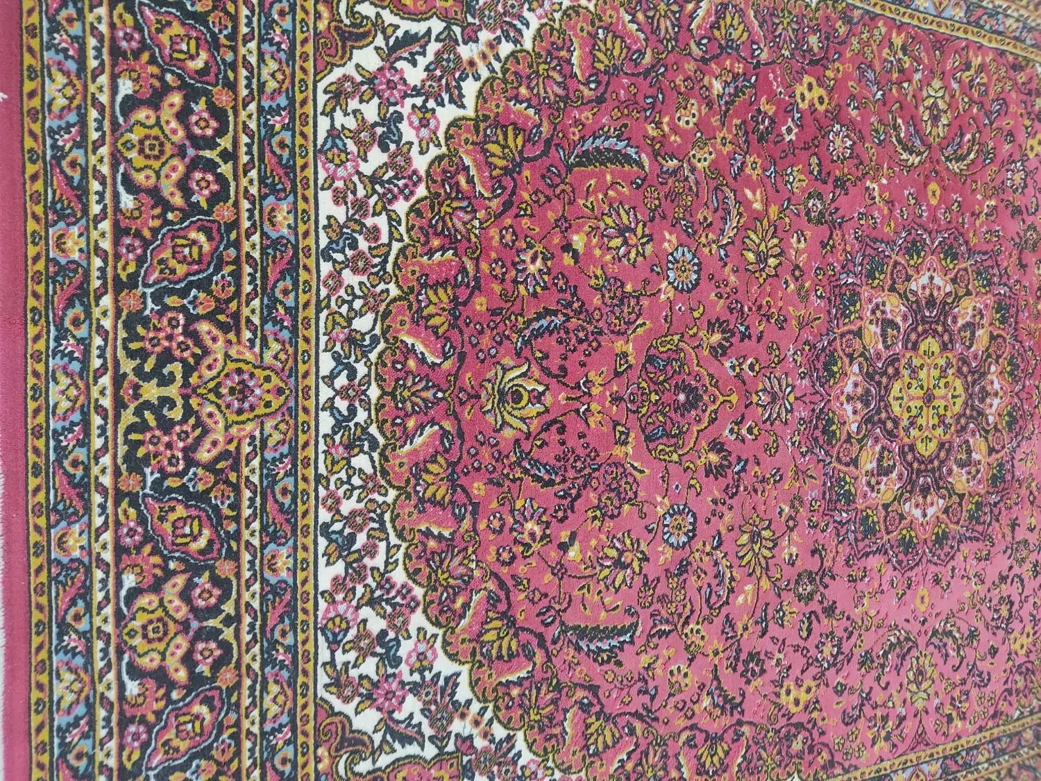 فرش ۶ متری زیبا و سنتی و ابریشمی|فرش|بندر انزلی, کلیور|دیوار