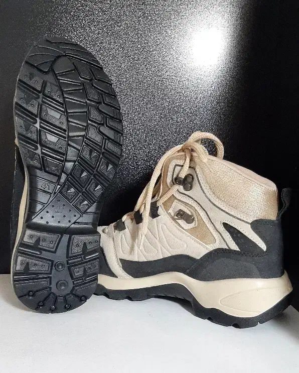 کفش|کیف، کفش، کمربند|اندیشه, اندیشه فاز ۱|دیوار