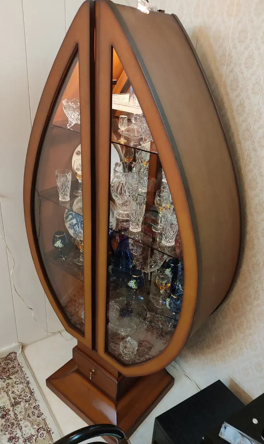 بوفه دکوری، تمام چوبی با نورپردازی داخلی|بوفه، ویترین، کنسول|بندر انزلی, شالیور|دیوار