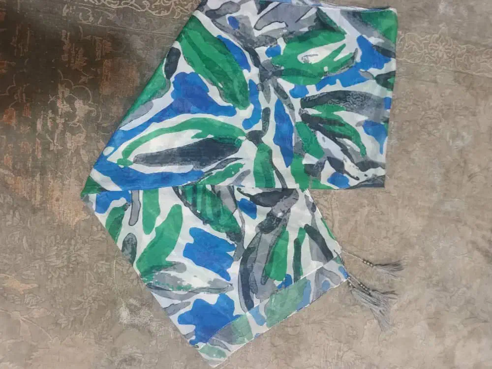 کراپ و شال و روسری زنانه|لباس|شاهین‌شهر, خانه کارگر|دیوار