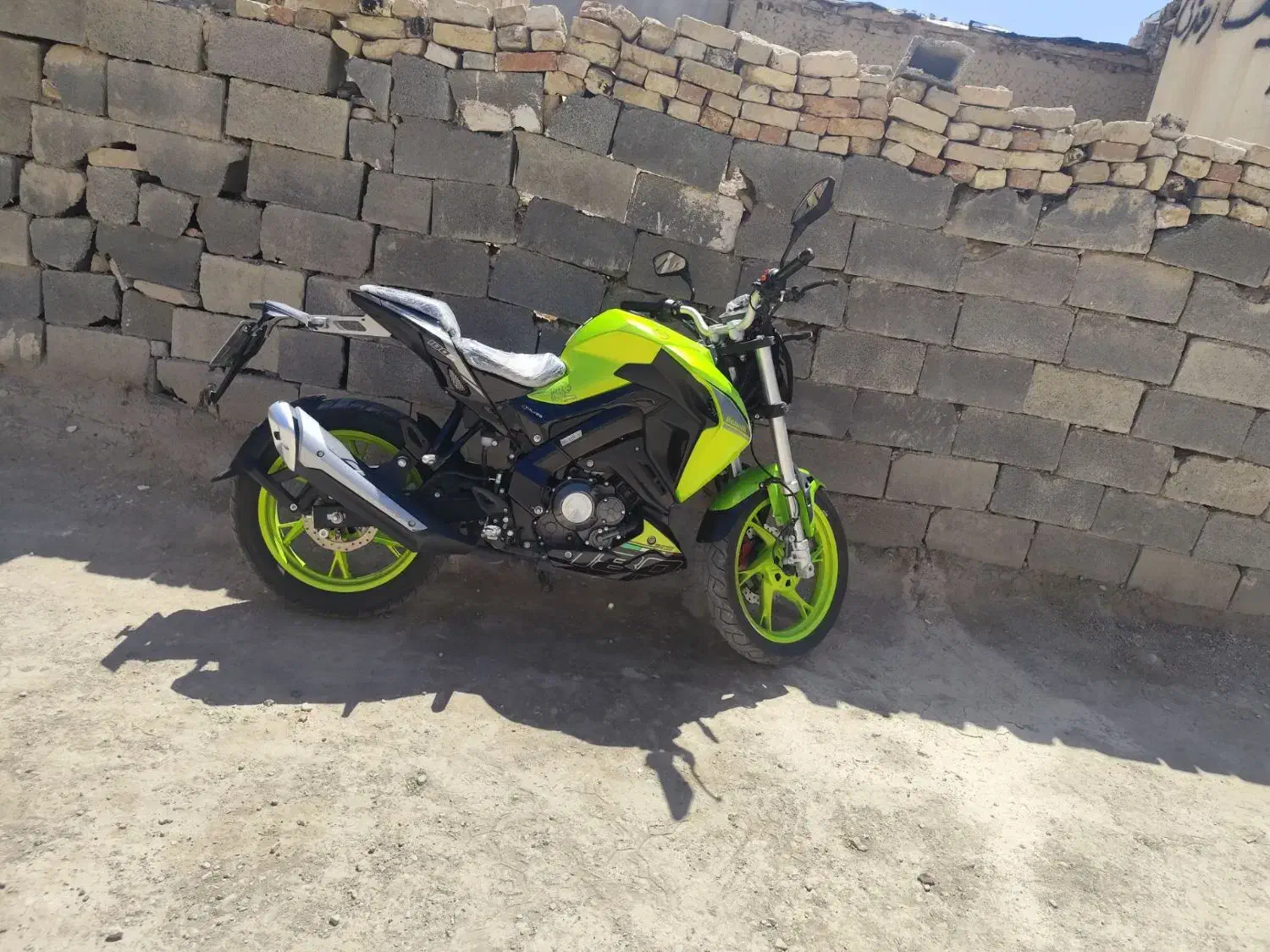 بنلی ۱۸۰ مدل ۴۰۱|موتورسیکلت|پرند, فاز ۶|دیوار