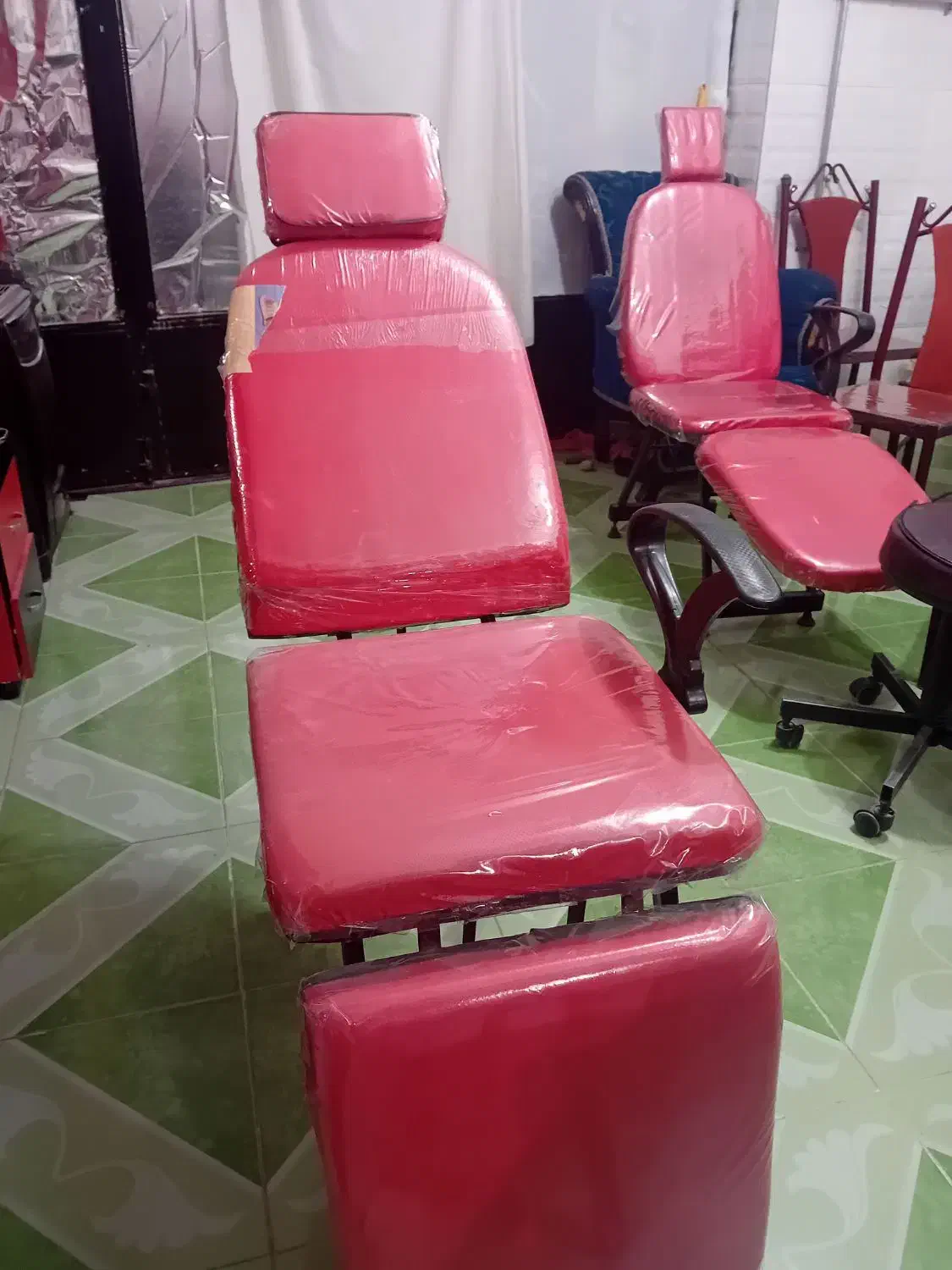 وسایل آرایشگاه|آرایشگاه و سالنهای زیبایی|مشگین شهر, |دیوار