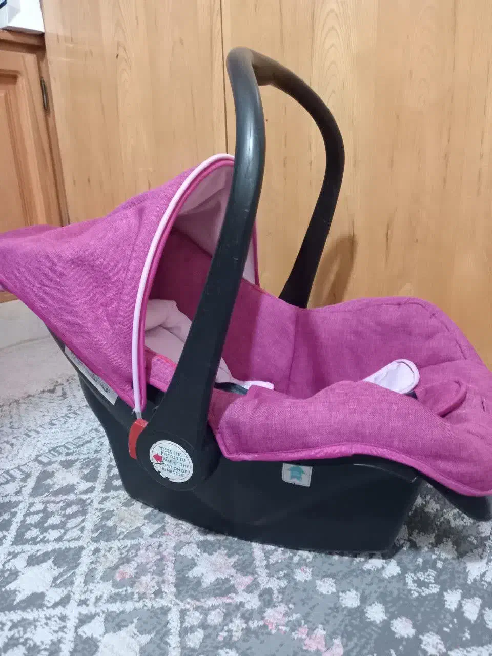 کریر در حد نو|کالسکه و لوازم جانبی|اصفهان, چرخاب|دیوار