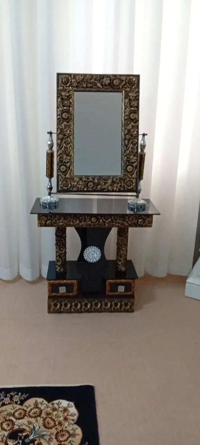 آینهومیز در حد نو|مبلمان خانگی و میز عسلی|پارسآباد, |دیوار