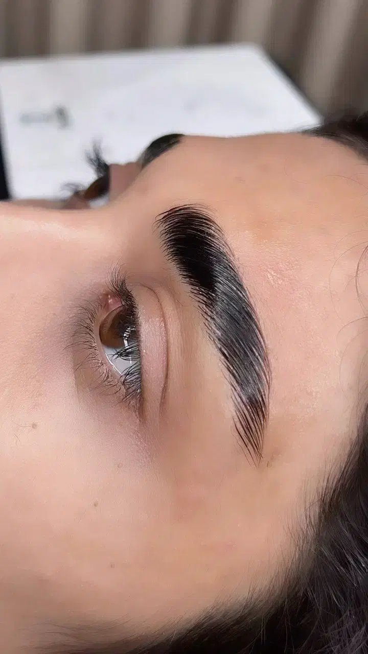 کاشت مژه لیفت ابرو به صورت حرفه ای|خدمات آرایشگری و زیبایی|قم, ولیعصر|دیوار
