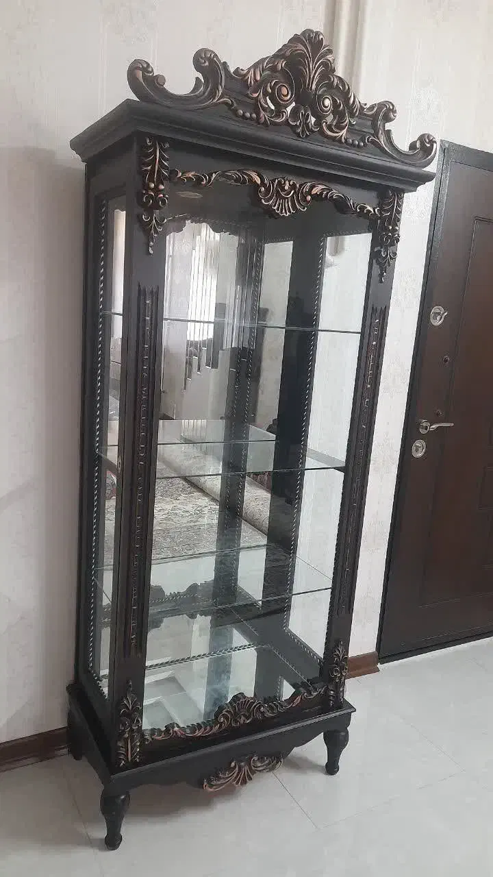 فروش فوری ویترین چوبی شیک درحد نو|بوفه، ویترین، کنسول|شهرضا, |دیوار