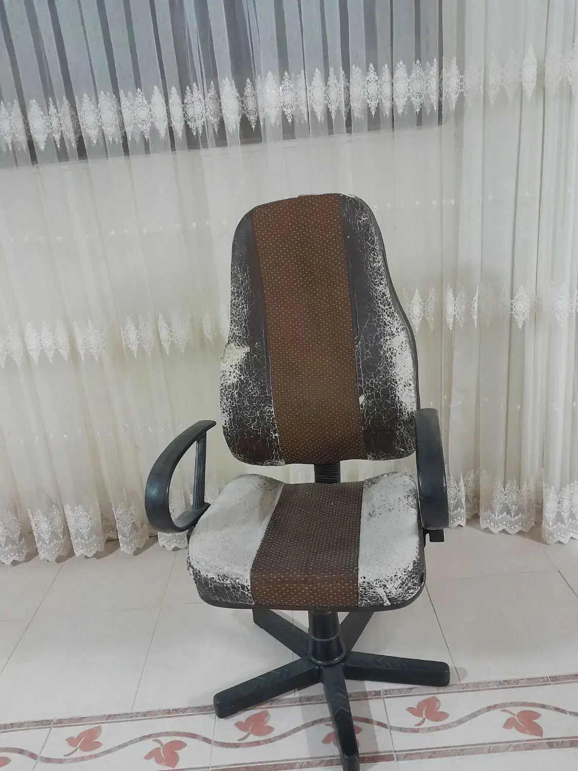 صندلی|صندلی و نیمکت|اصفهان, سپاهان‌شهر|دیوار