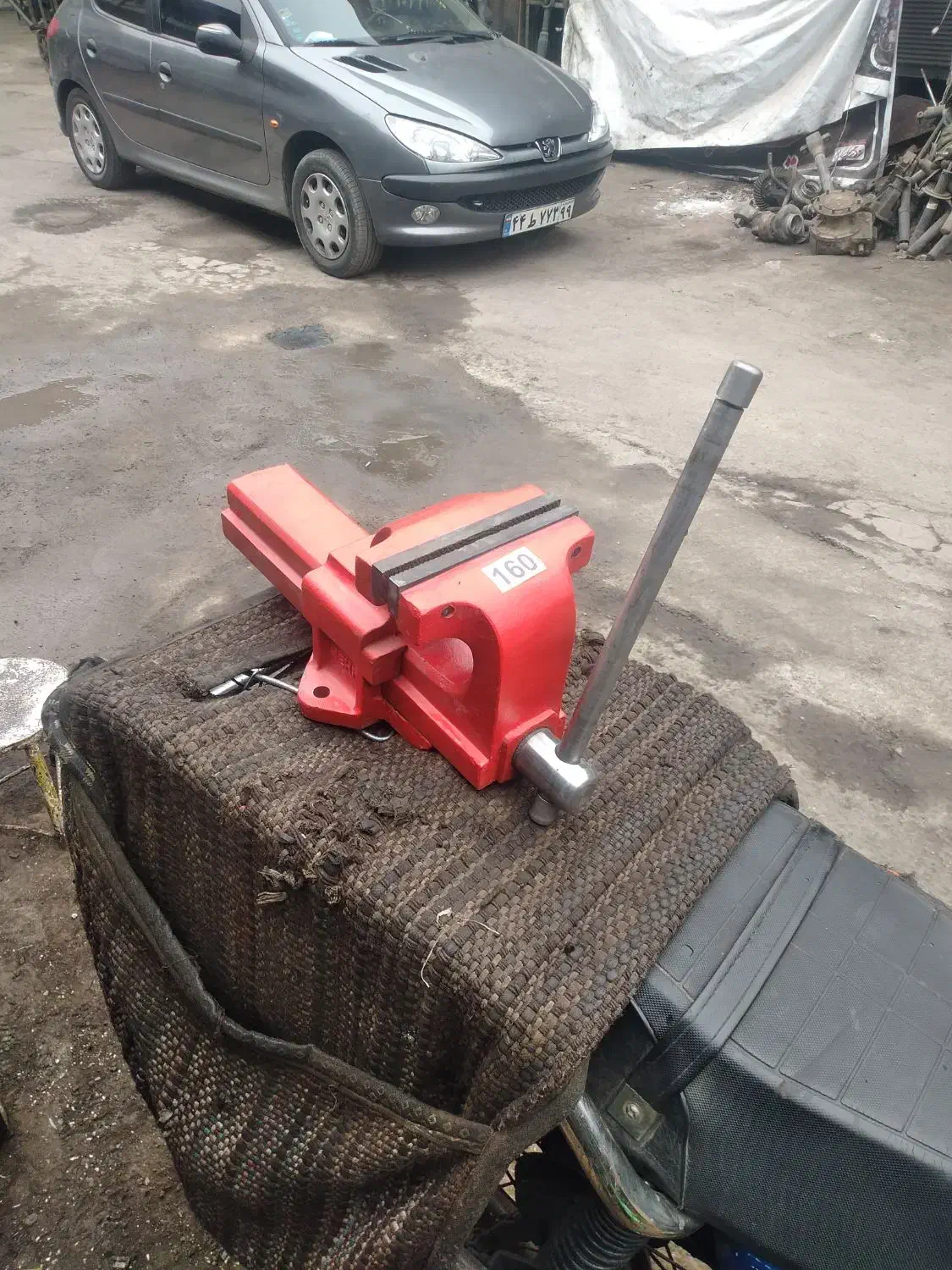 گیره آهنی نو|ابزارآلات|تهران, شوش (باغ آذری)|دیوار