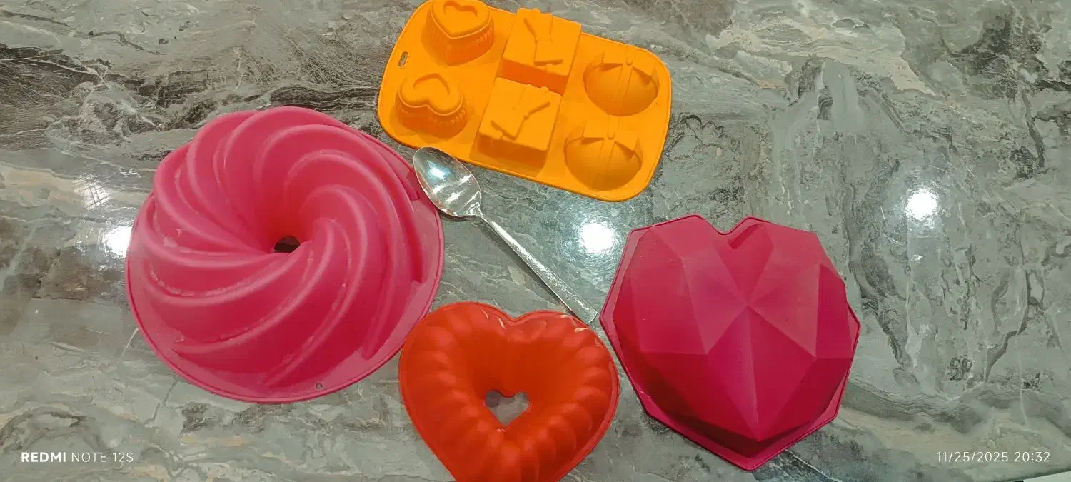 تعدادی قالب ژله سیلیکونی|ظروف پخت‌وپز|تهران, حکیمیه|دیوار