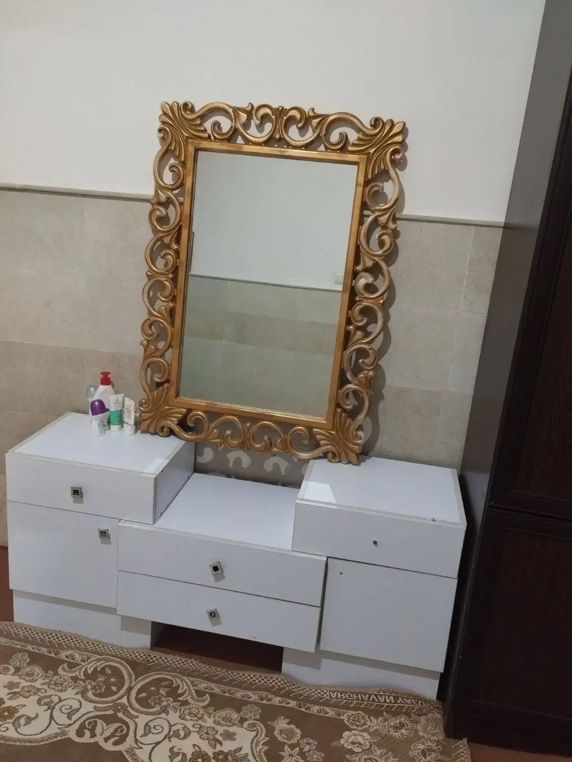 میزآرایش|تخت و سرویس خواب|قم, آزادگان|دیوار