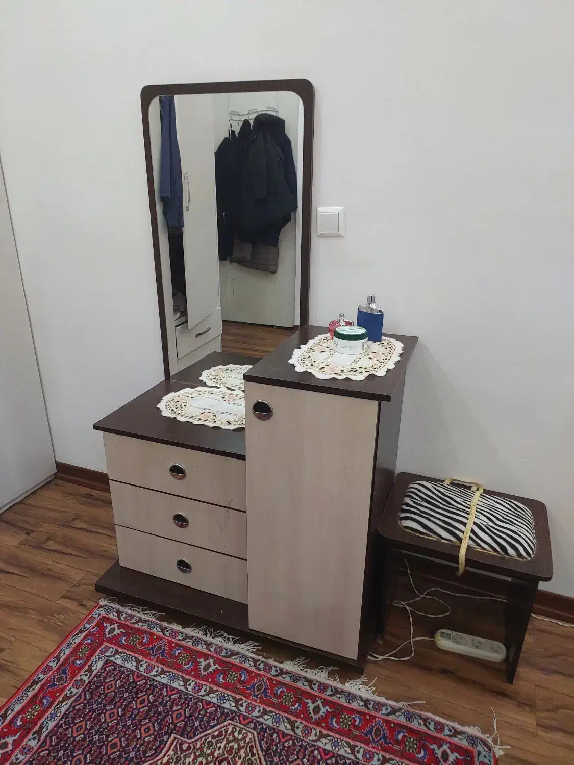 سرویس خواب دونفره.جنس MDFقیمت ۵،۰۰۰،۰۰۰تومان|تخت و سرویس خواب|سنندج, |دیوار