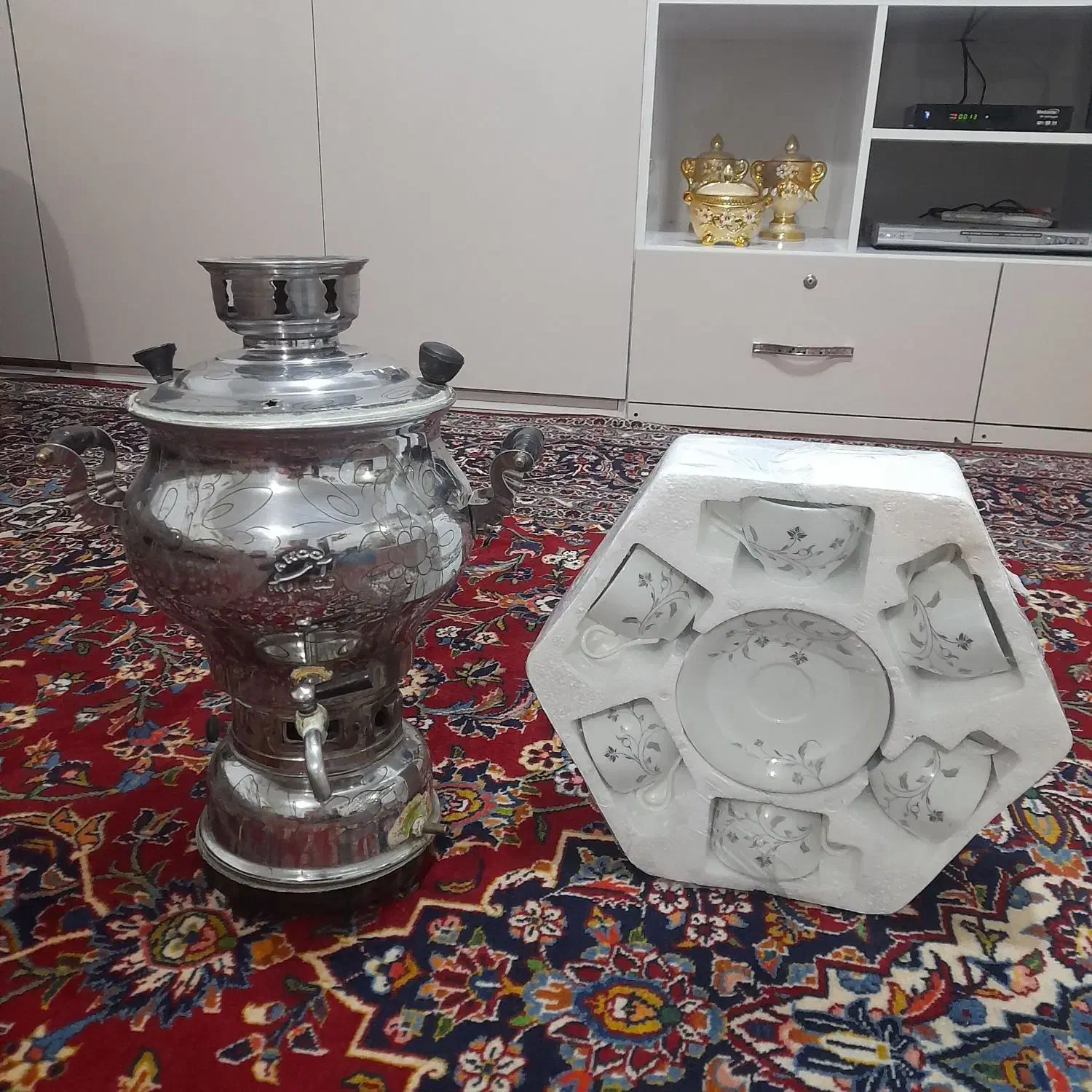 سماور گازی در حد نو کاملا سالم و سرویس فنجان|سماور، چای‌ساز، قهوه‌ساز|عجب شیر, |دیوار