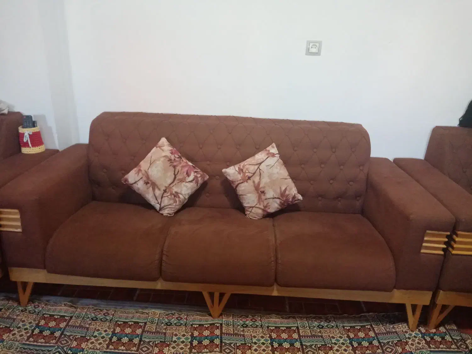 مبل 7نفره، روکش پارچه، بدنه چوب گردو، درحد نو|مبلمان خانگی و میز عسلی|کیاشهر, |دیوار