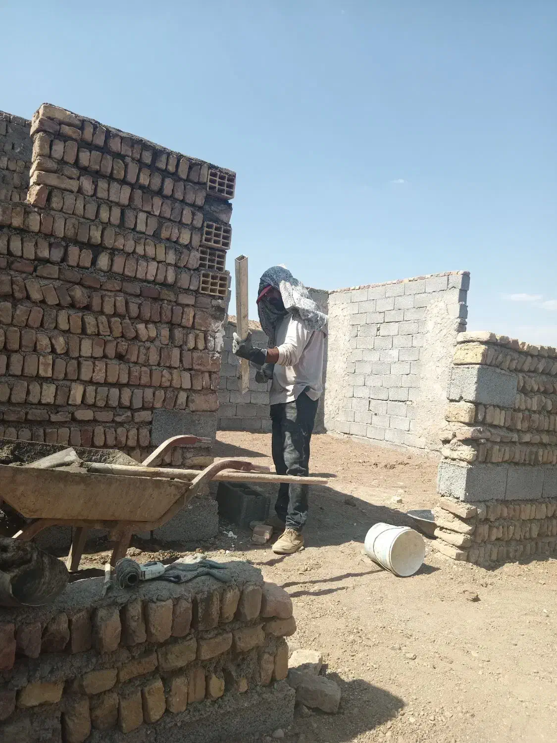 سیمان کاری . طرح نمای اجر با سیمان سفید و بنایی|خدمات پیشه و مهارت|سیرجان, |دیوار