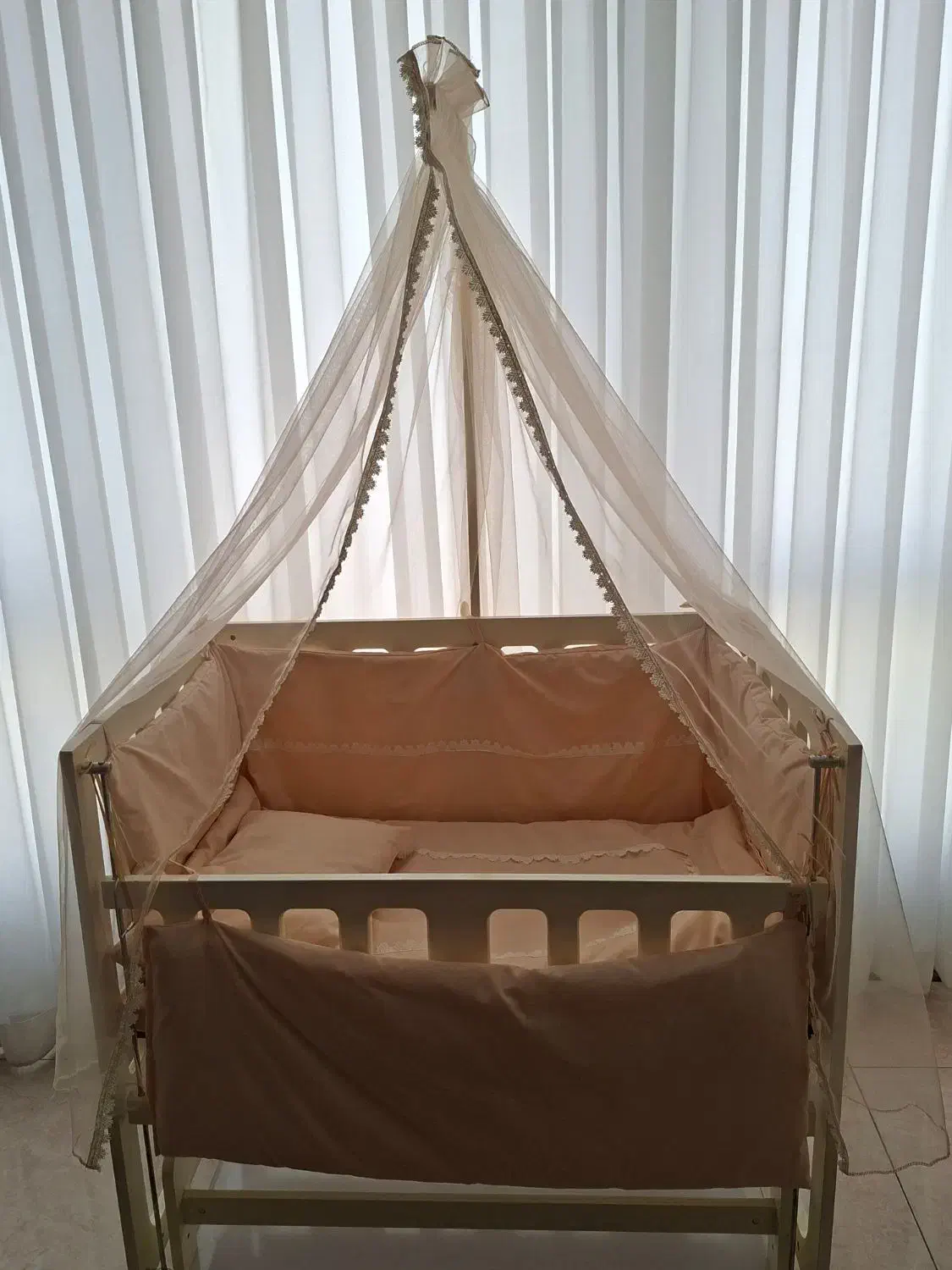 تخت کنار مادر کرم رنگ|تخت و صندلی بچه|کرج, محمد آباد|دیوار