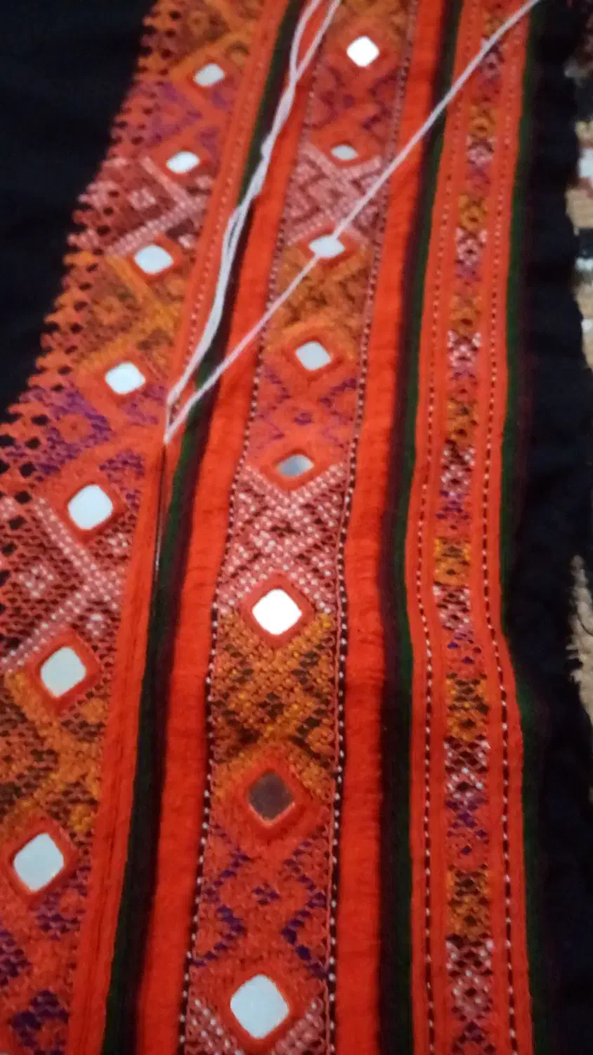 جوک ادینکی|لباس|خاش, |دیوار