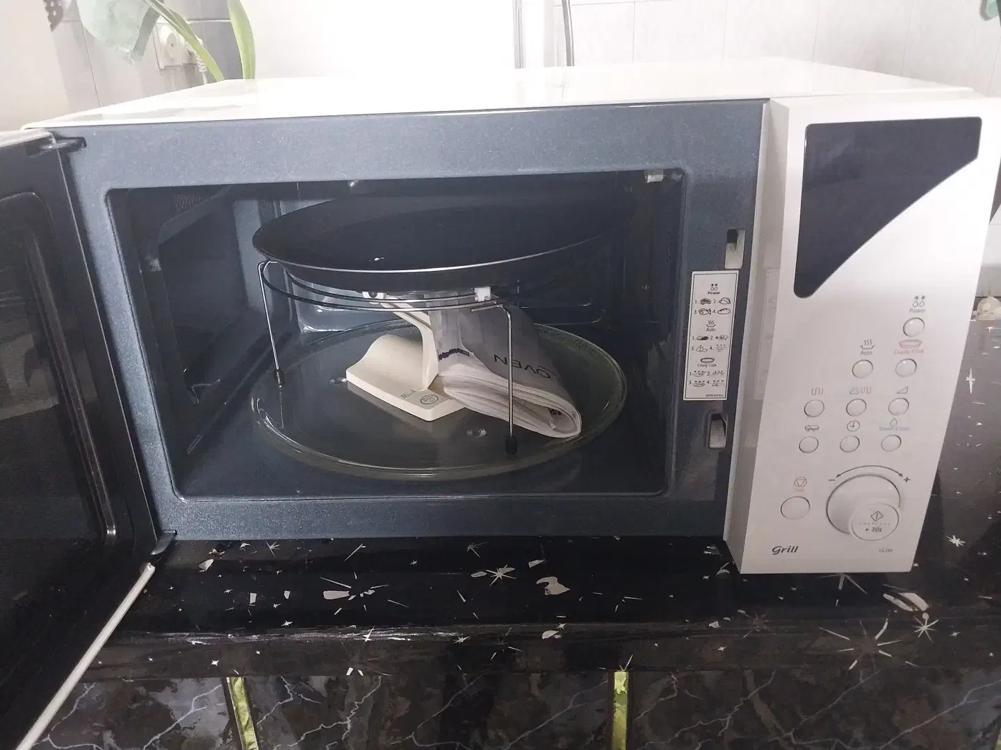 ماکروویو سامسونگ|اجاق گاز و لوازم برقی پخت‌وپز|اصفهان, محله اسلامی|دیوار