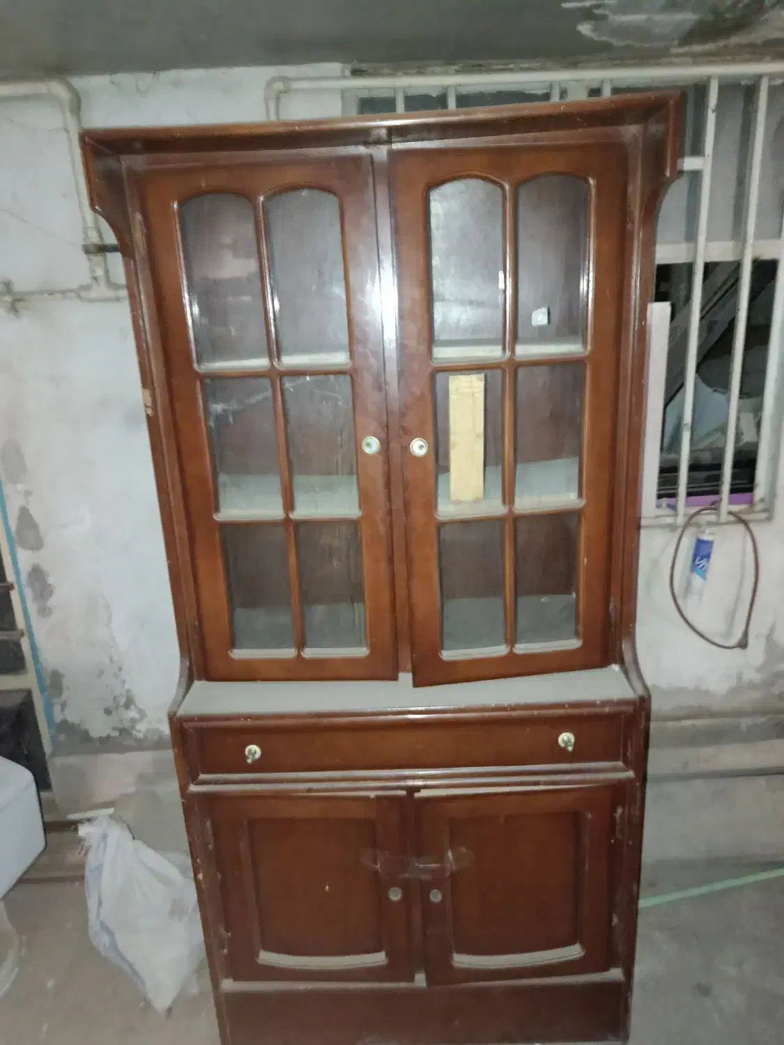 کتابخانه چوبی قدیمی اصل|کتابخانه، شلف، قفسههای دیواری|اهواز, کوی سعدی|دیوار