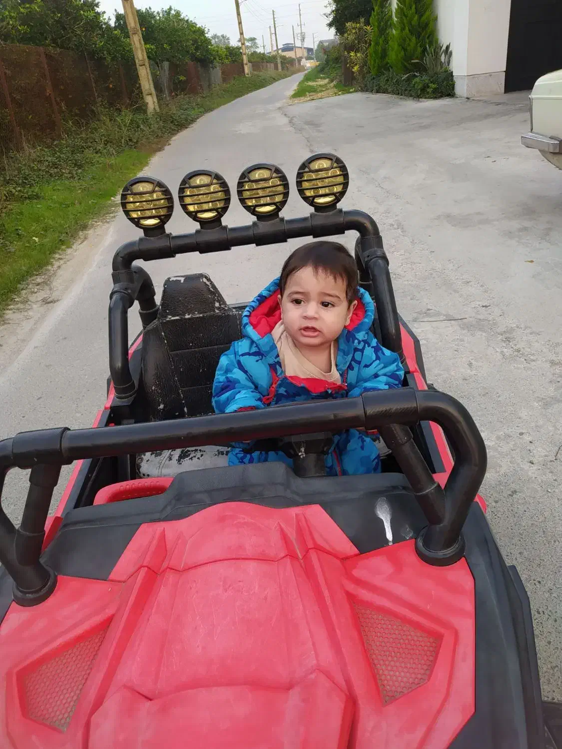 ماشین شارژی|اسباببازی بچه|آکند, |دیوار