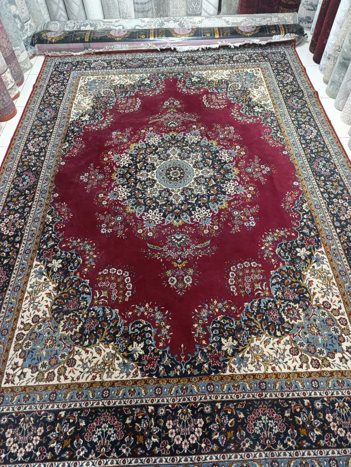 یک عدد فرش ۱۲ متری کارکرده سالم|فرش|قزوین, |دیوار