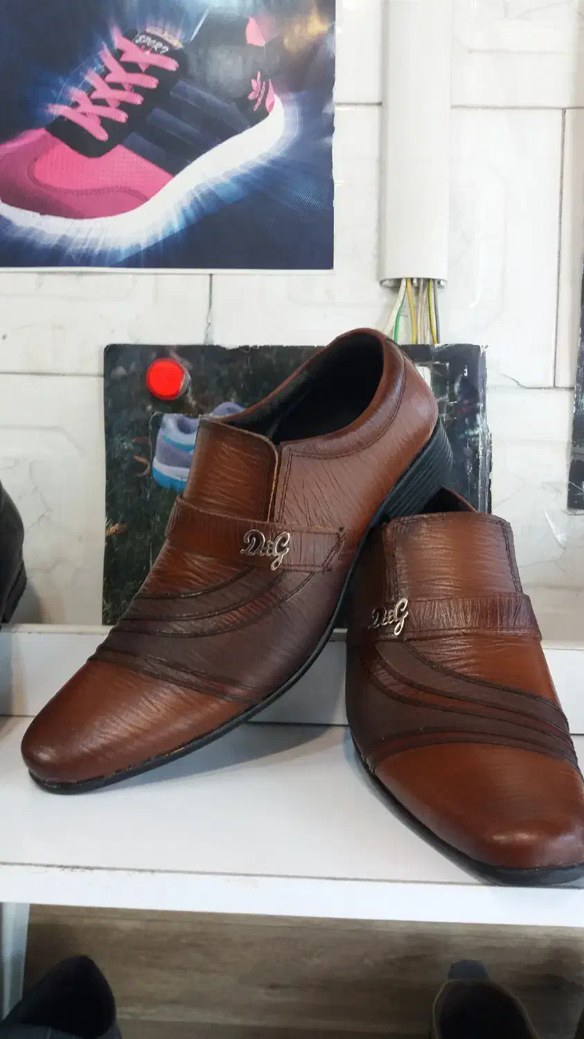 کفش برمودا|کیف، کفش، کمربند|اصفهان, شاهد|دیوار