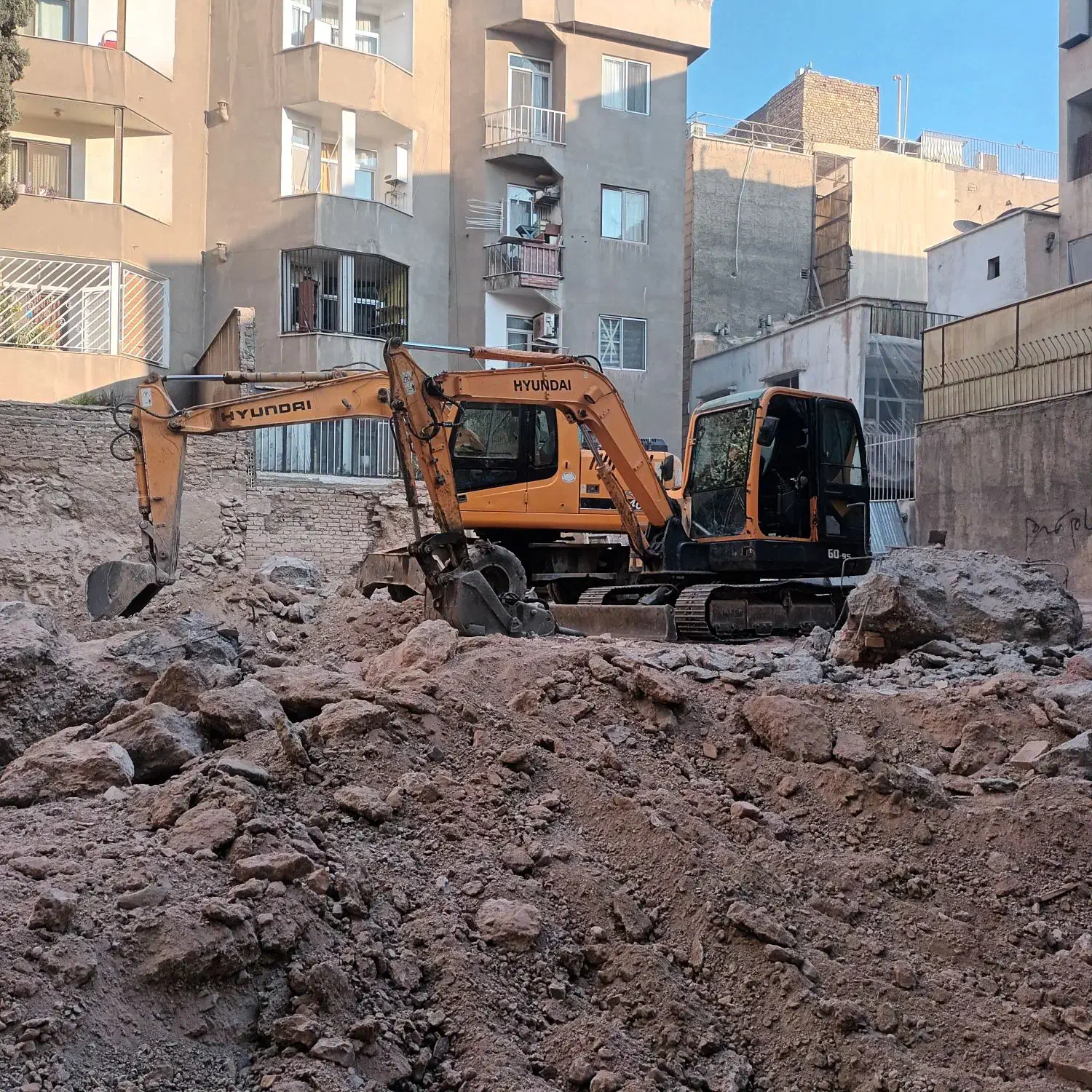 اجاره مینی بیل و بیل بزرگ ب همراه پیکور|خدمات حمل و نقل|تهران, اختیاریه|دیوار