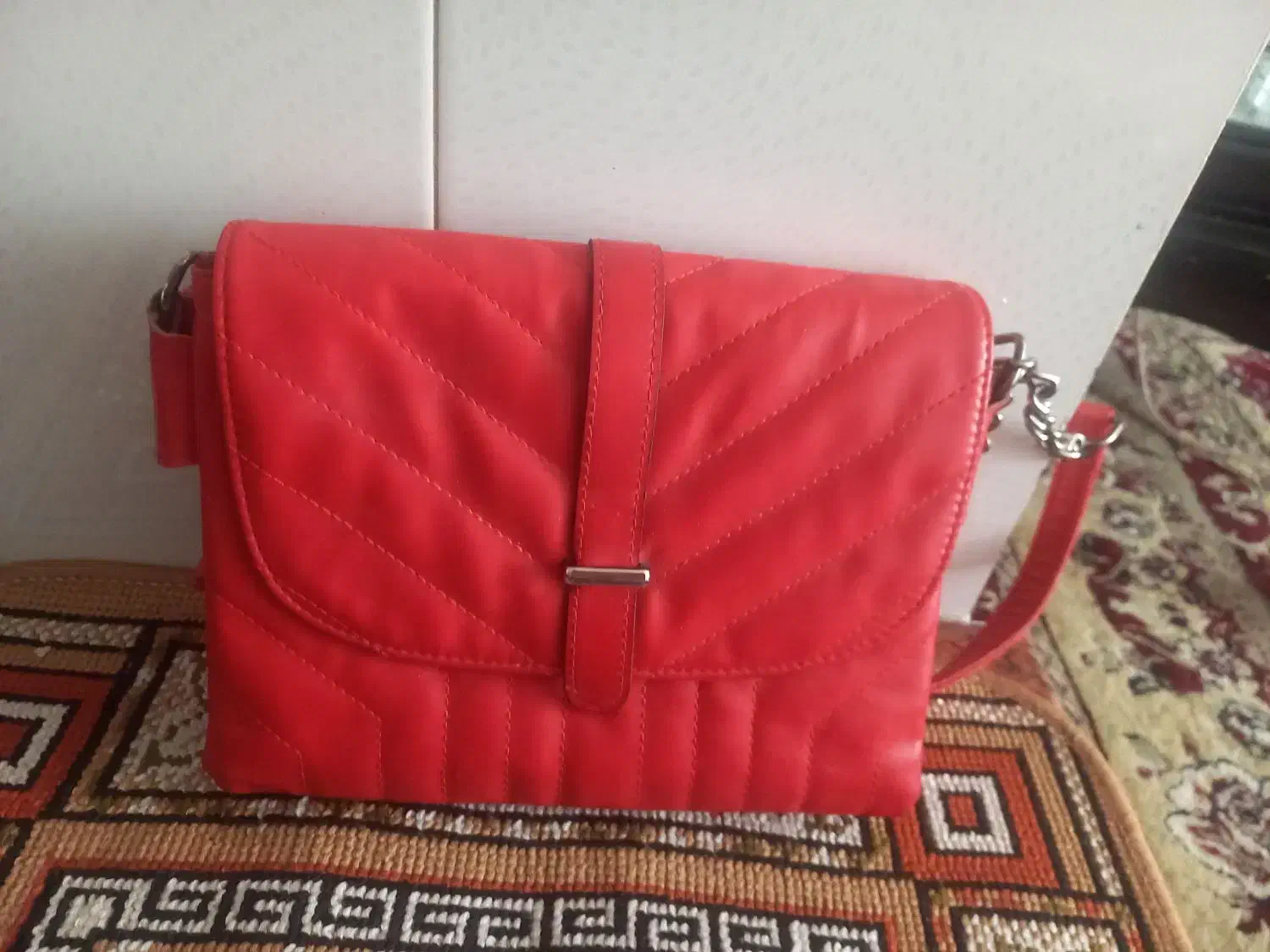 تعدادی کیف درحد نو|کیف، کفش، کمربند|نهاوند, |دیوار