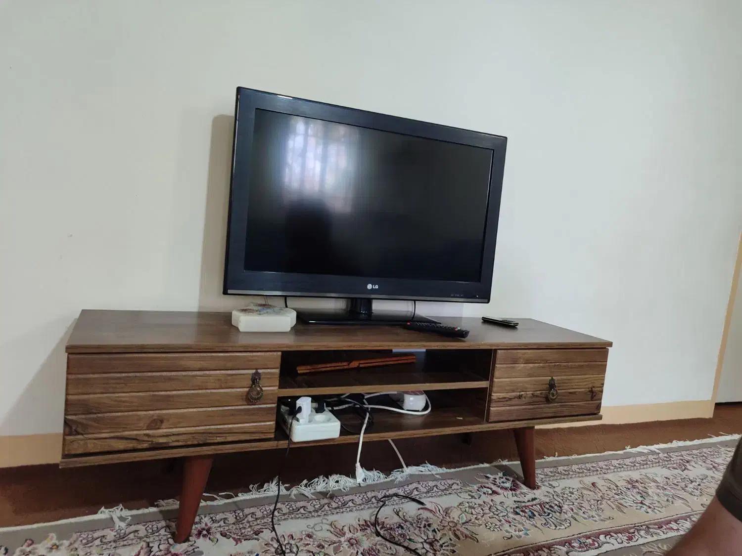 ال سی دی الجی ومیز|تلویزیون و پروژکتور|شاهین‌شهر, فرودگاه هسا|دیوار