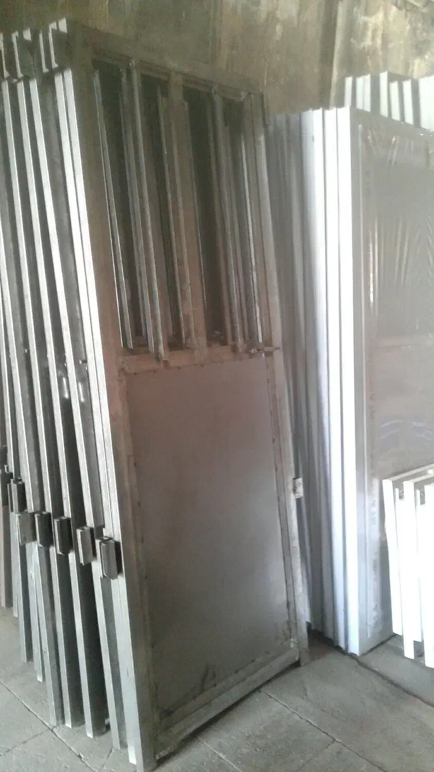 درب و پنجره و مصارف جوشکاری|مصالح و تجهیزات ساختمان|آران و بیدگل, |دیوار