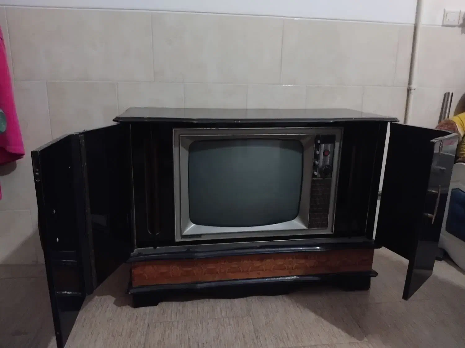 تلوزیون قدیمی|تلویزیون و پروژکتور|یزد, |دیوار