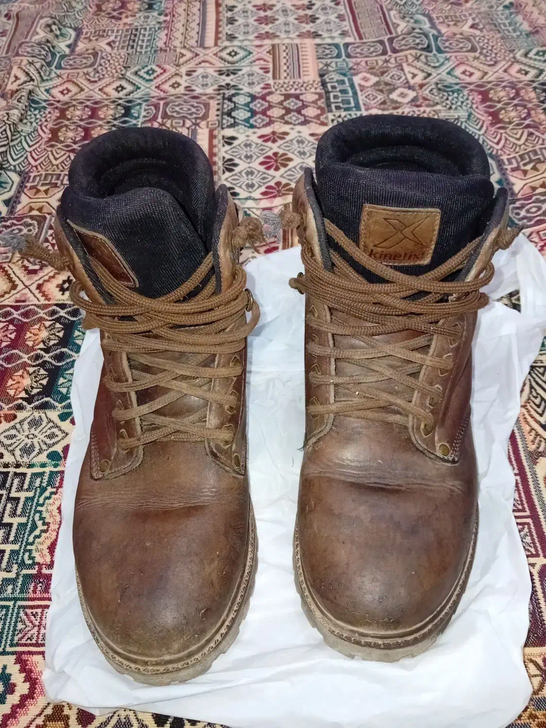 کفش کوهنوردی|کیف، کفش، کمربند|رباط‌کریم, مسکن مهر آبشناسان|دیوار