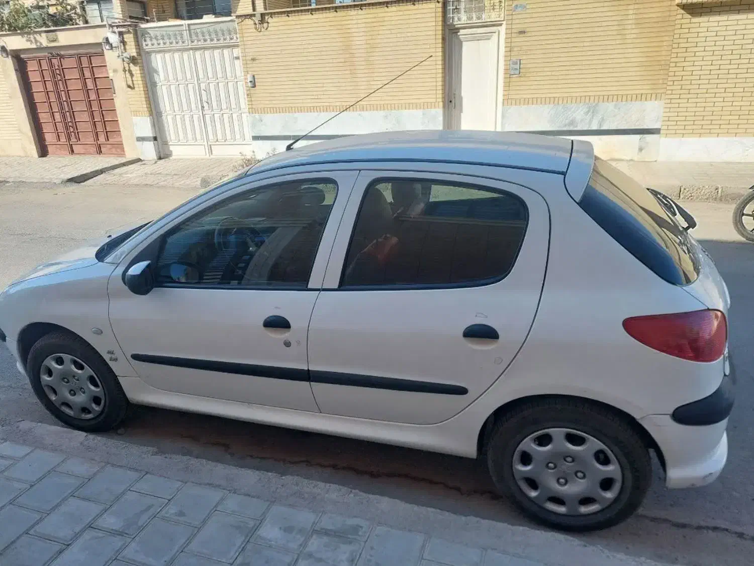 پژو ۲۰۶ تیپ ۲ بسیار تمیز و سالم مدل ۹۵|خودرو سواری و وانت|کاشان, فاز ۲ ناجی آباد|دیوار