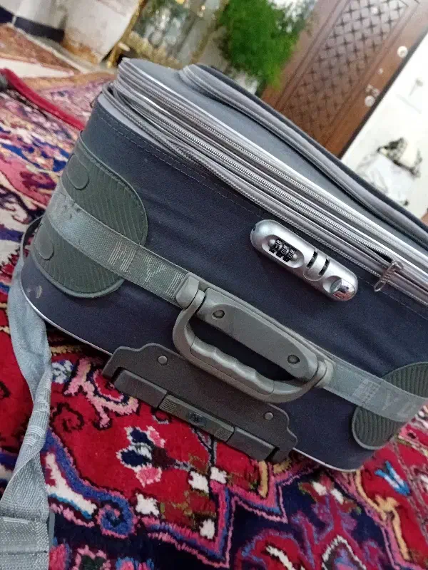 چمدان در حد نو|کیف، کفش، کمربند|تبریز, |دیوار