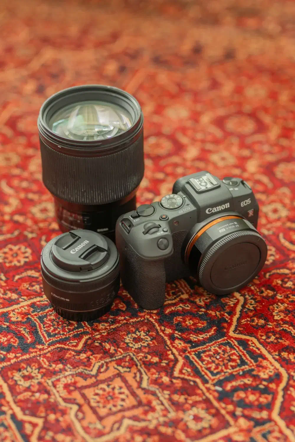 Canon RP دوربین عکاسی کنون کانن بهمراه تجهیزات|دوربین عکاسی و فیلم‌برداری|سمنان, |دیوار