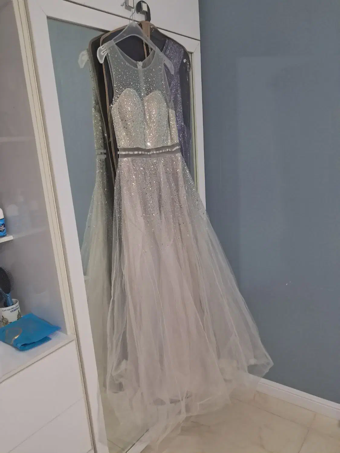 لباس مجلسی|لباس|صدرا-فارس, فاز ۱|دیوار