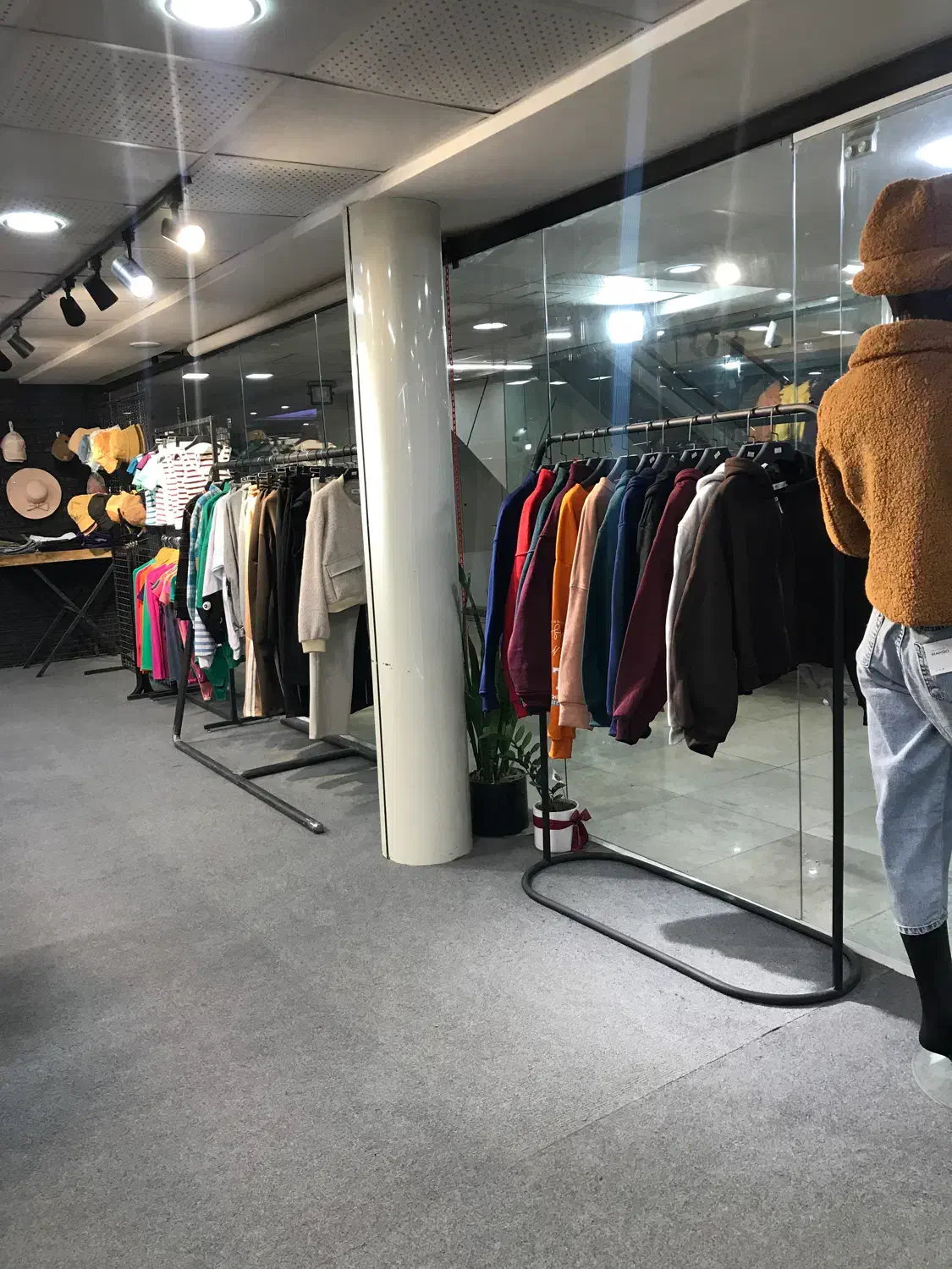 واگذاری فوری بوتیک زنانه سودده در کاشفی|اجارهٔ مغازه و غرفه|سبزوار, نواب صفوی|دیوار