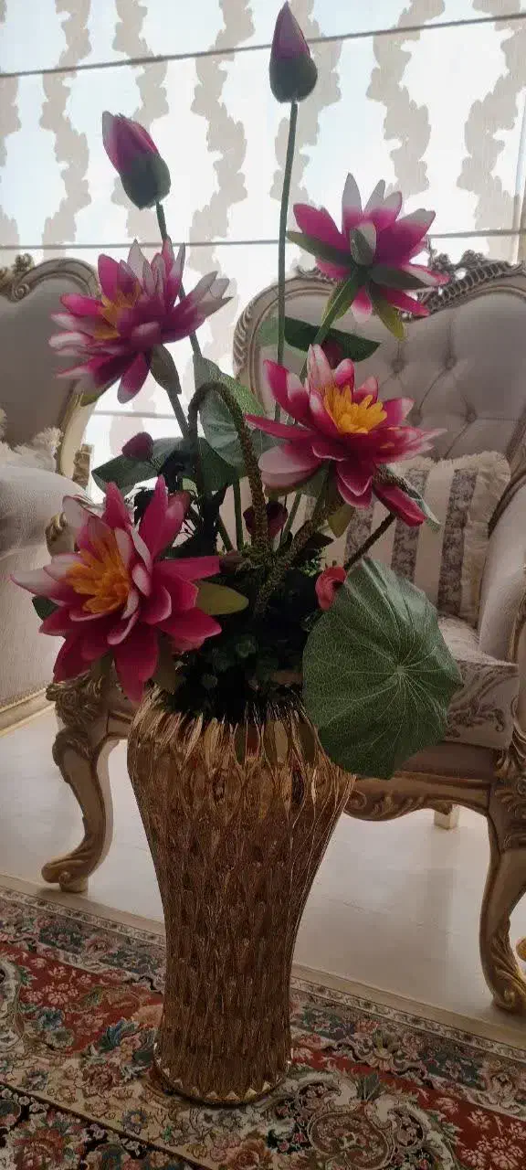 گلدان با گل مرداب شاخه گل رز مصنوعی هدیه روز مادر|گل مصنوعی|مشهد, چهارچشمه|دیوار