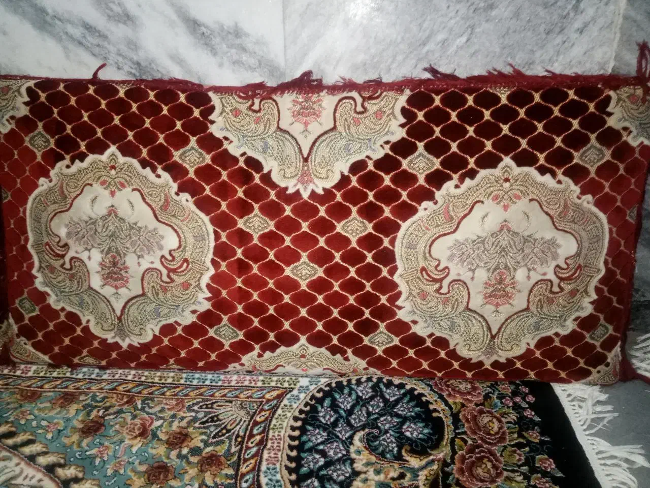 پشتی کاملا سالم و‌نو|پشتی|زاهدان, |دیوار