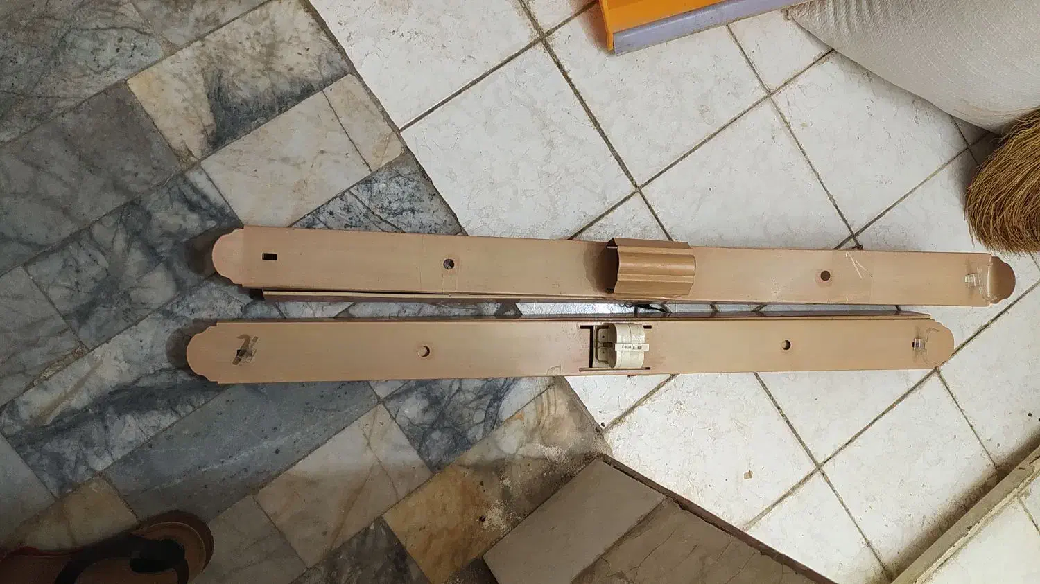 قاب مهتابی|لامپ و چراغ|اصفهان, خواجه عمید|دیوار