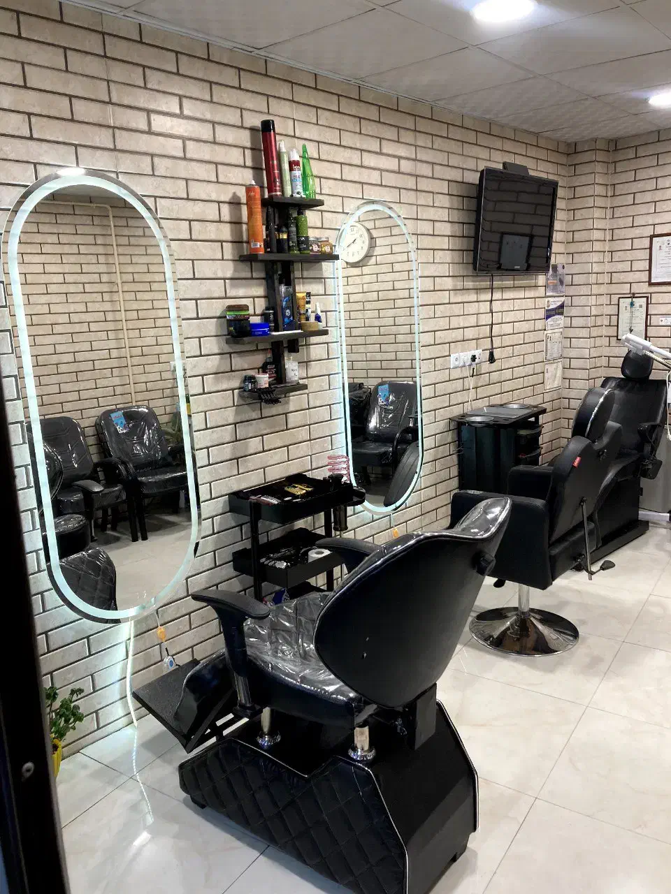 اجاره صندلی ارایشگاه مردانه به ارایشگر|آرایشگاه و سالنهای زیبایی|رشت, دیانتی|دیوار